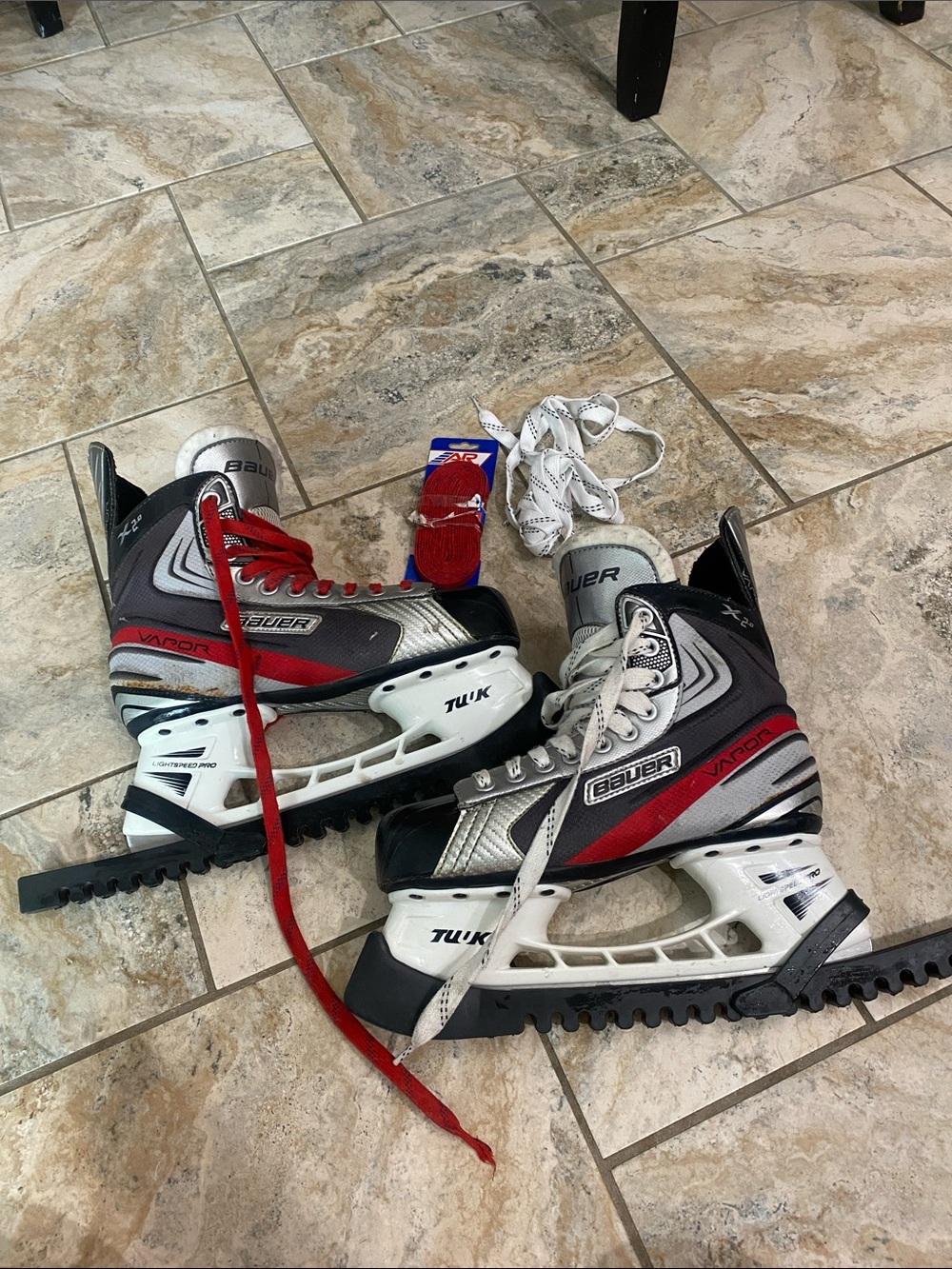 Bauer Vapor Ice Hockey Skates in Black, Red, Silver